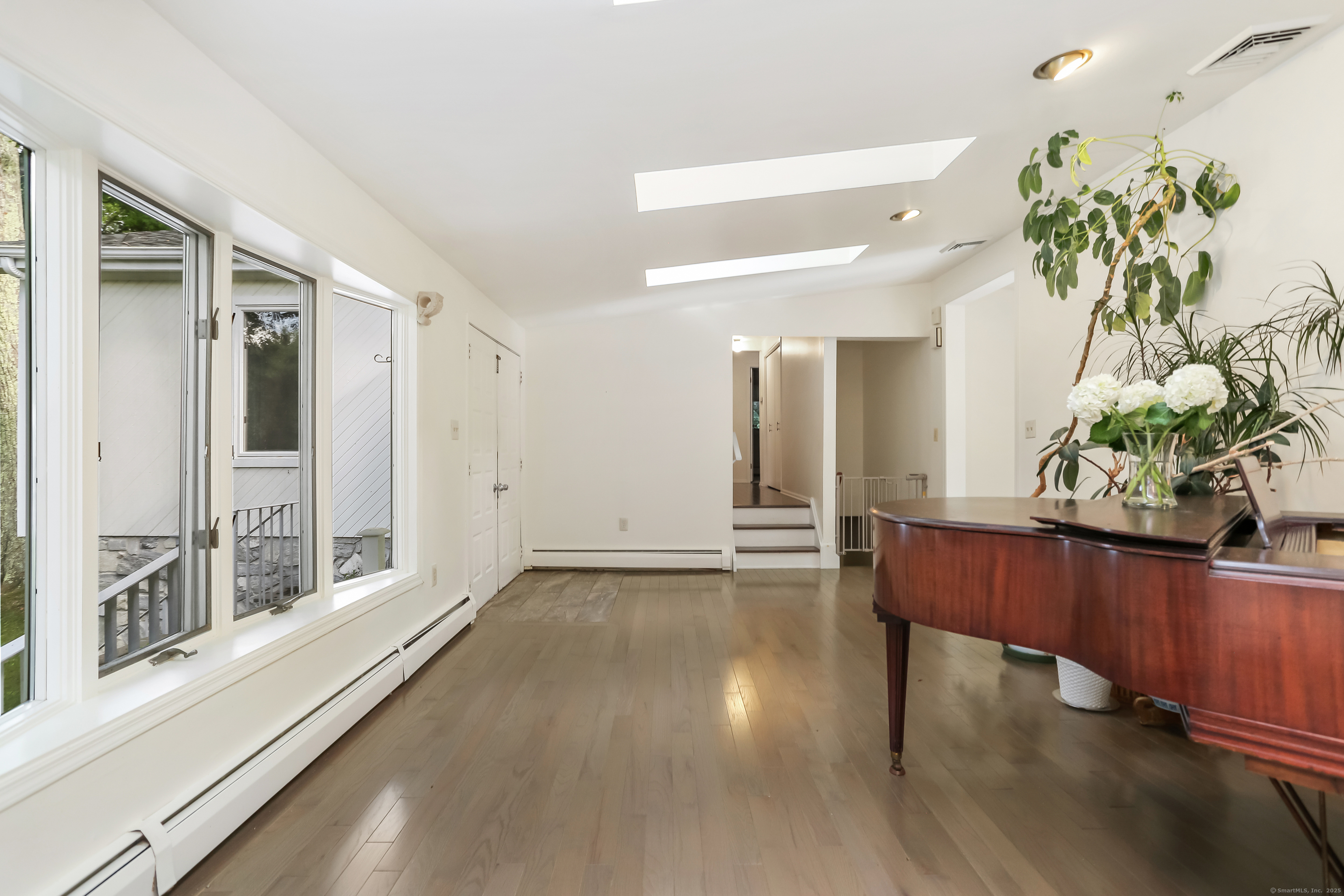 Trumbull, Connecticut, 06611, United States, 4 Bedrooms Bedrooms, ,4 BathroomsBathrooms,Residential,For Sale,1938522