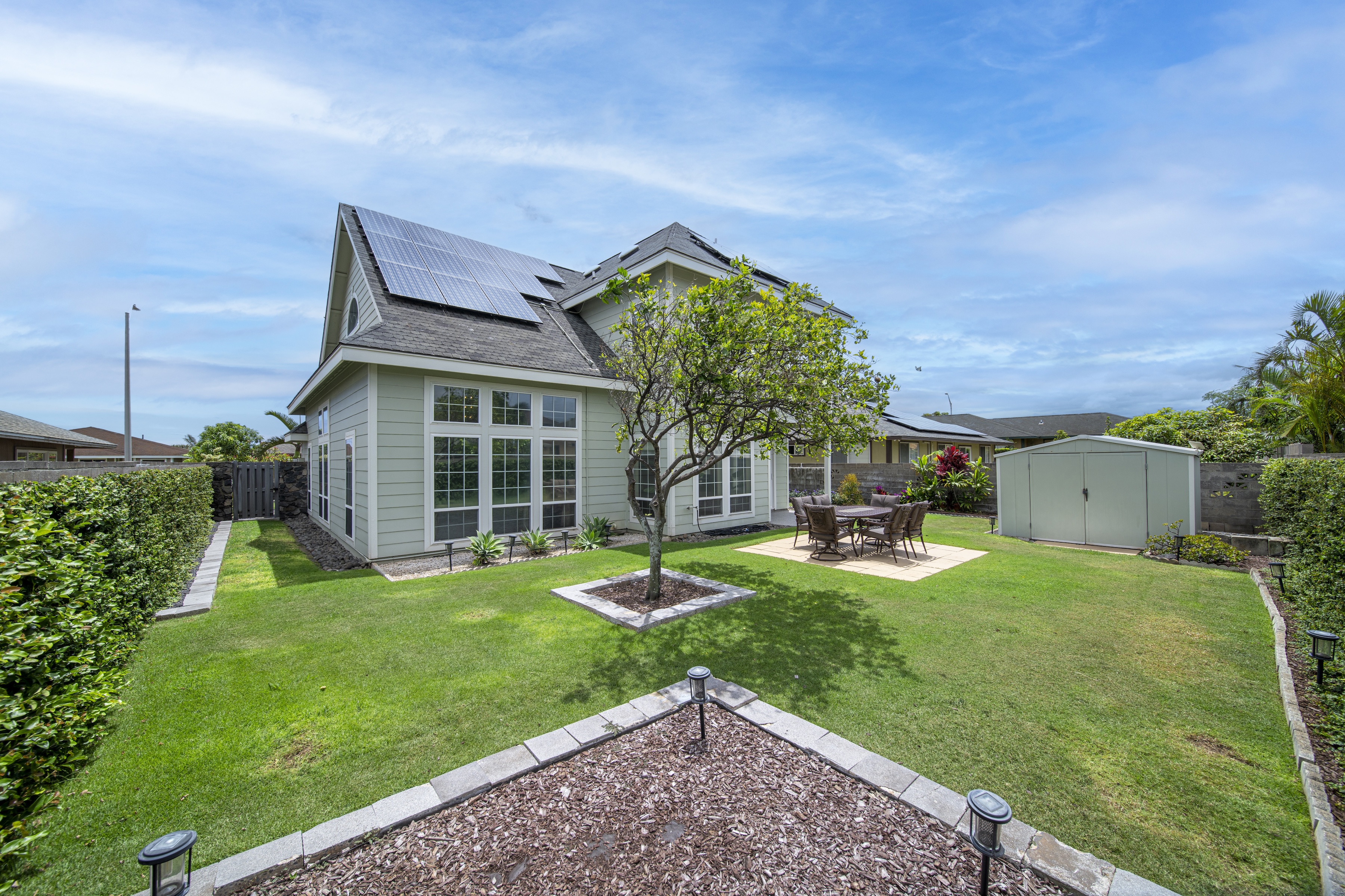  Pride of ownership explains this 4 bedroom 2.5 bath home & backyard - 物件實景
