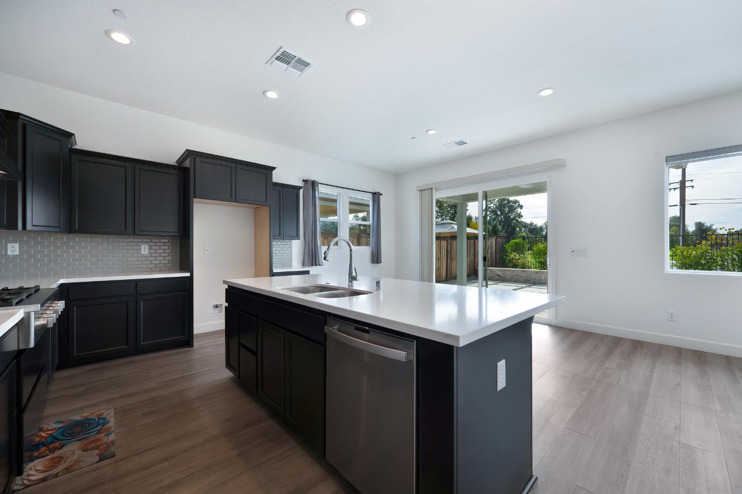 Roseville, California, 95747, United States, 4 Bedrooms Bedrooms, ,4 BathroomsBathrooms,Residential,For Sale,1992933