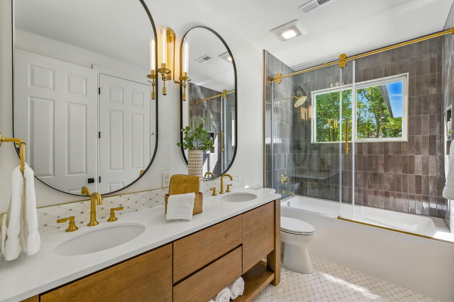 Granite Bay, California, 95746, United States, 5 Bedrooms Bedrooms, ,4 BathroomsBathrooms,Residential,For Sale,1941914