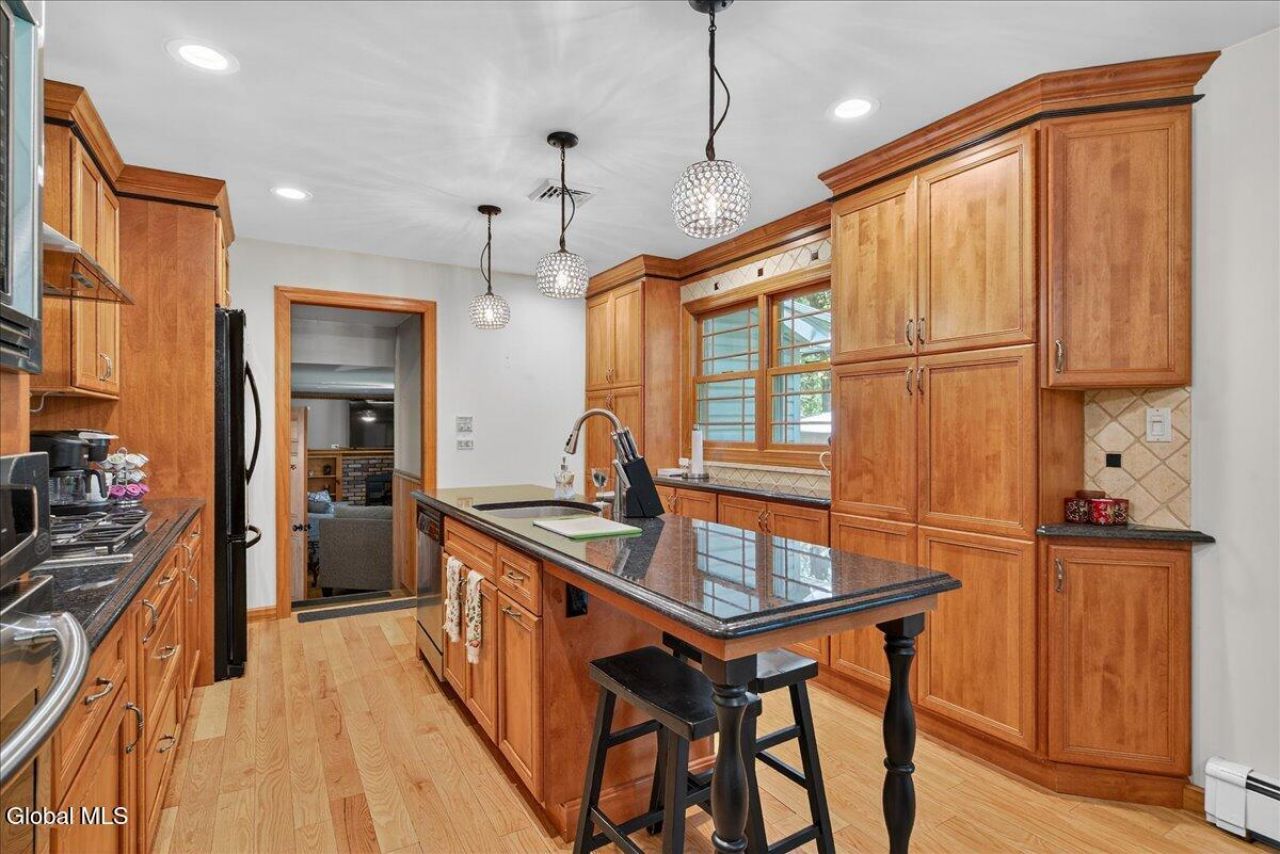 Clifton Park, New York, 12065, United States, 4 Bedrooms Bedrooms, ,3 BathroomsBathrooms,Residential,For Sale,1968691