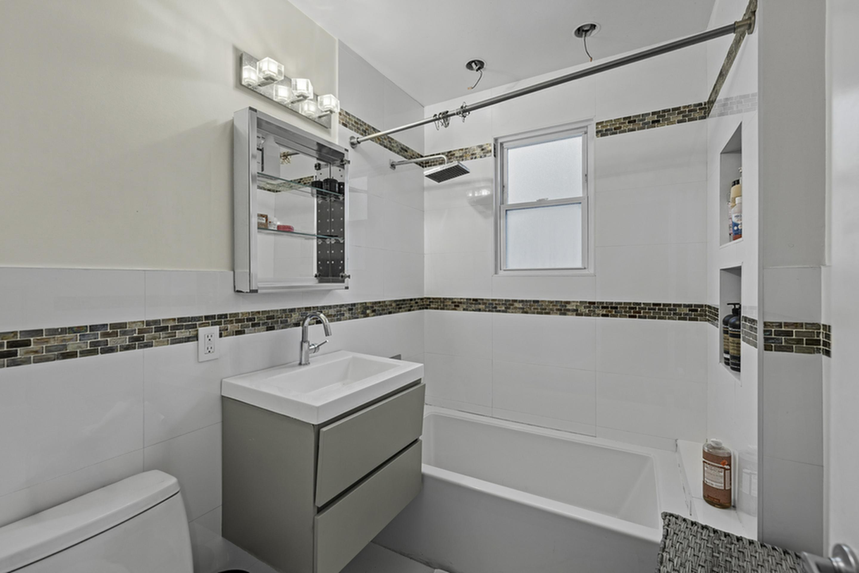Brooklyn, New York, 11210, United States, 5 Bedrooms Bedrooms, ,4 BathroomsBathrooms,Residential,For Sale,1781102