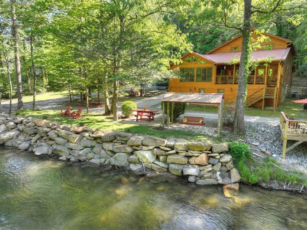 Blue Ridge, Georgia, 30513, United States, 4 Bedrooms Bedrooms, ,3 BathroomsBathrooms,Residential,For Sale,1858921