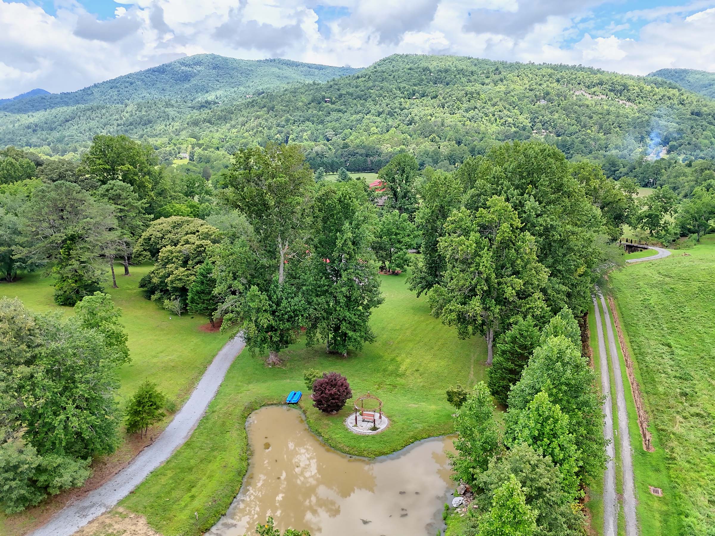  Tuscan Villa in Northeast Georgia Mountains - 物件實景