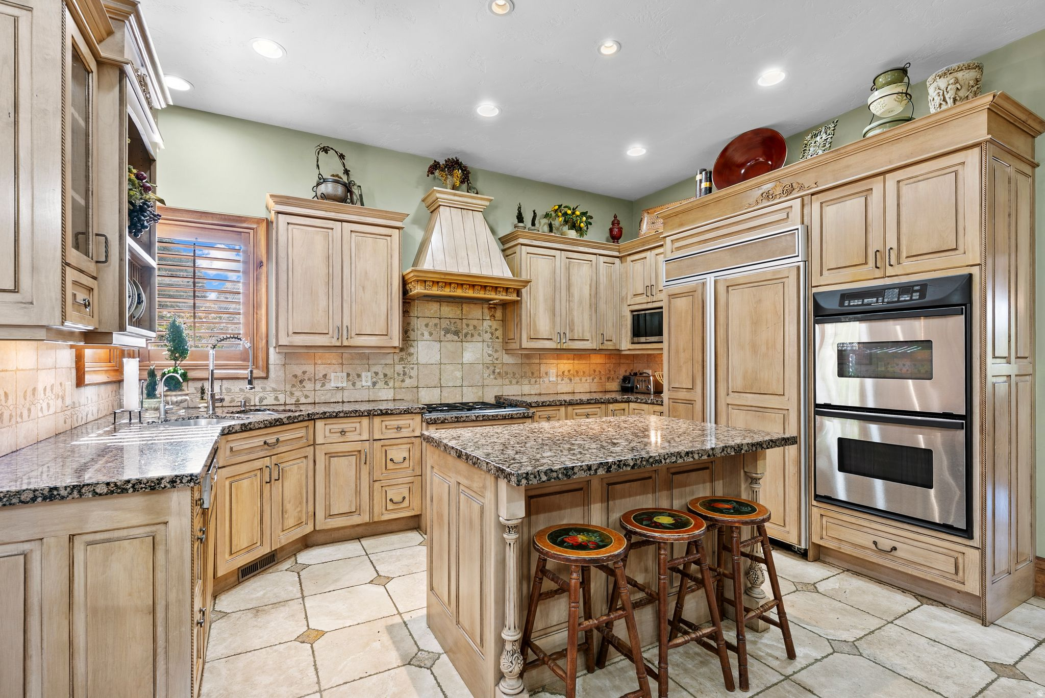 Sandy, Utah, 84092, United States, 6 Bedrooms Bedrooms, ,7 BathroomsBathrooms,Residential,For Sale,1988296