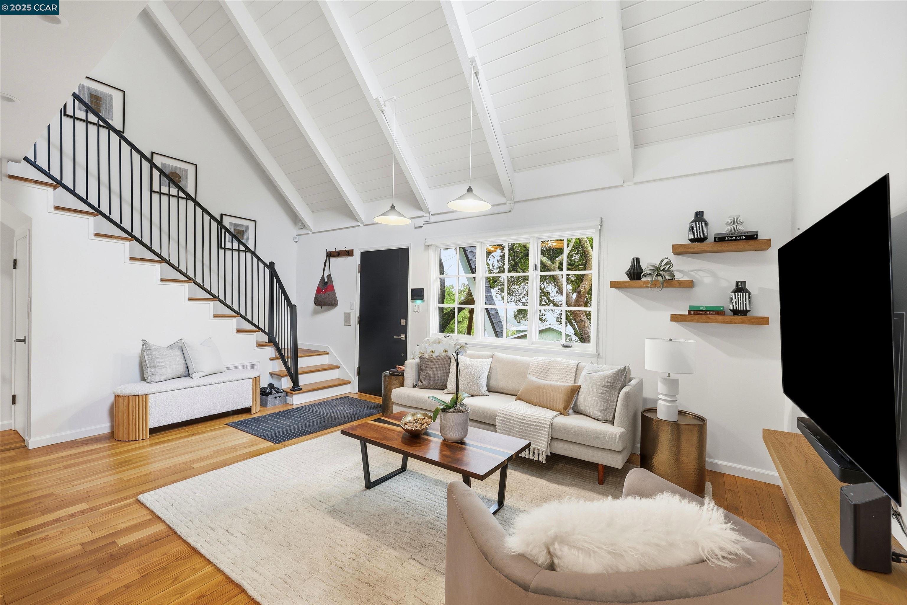 Orinda, California, 94563, United States, 3 Bedrooms Bedrooms, ,2 BathroomsBathrooms,Residential,For Sale,1993429