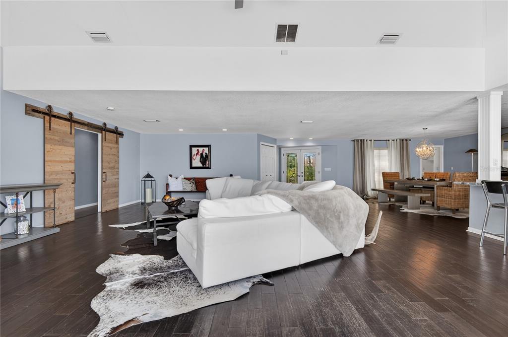 Clearwater Beach, Florida, 33767, United States, 4 Bedrooms Bedrooms, ,3 BathroomsBathrooms,Residential,For Sale,1849731