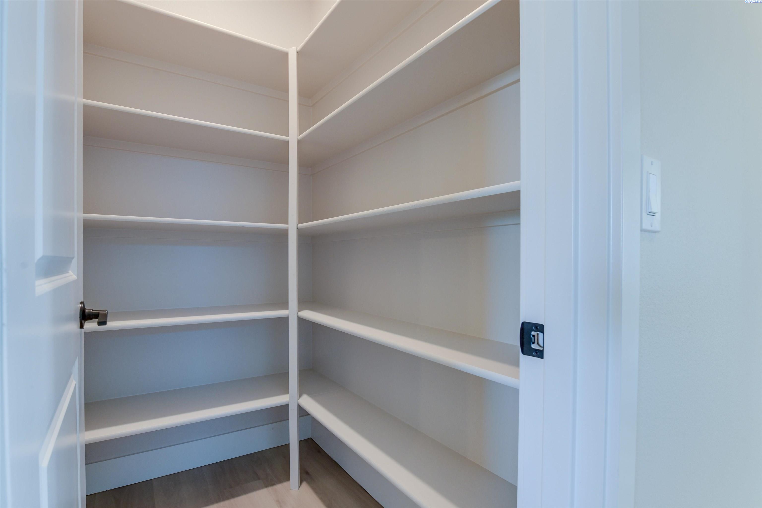 Richland, Washington, 99352, United States, 3 Bedrooms Bedrooms, ,2 BathroomsBathrooms,Residential,For Sale,1898474