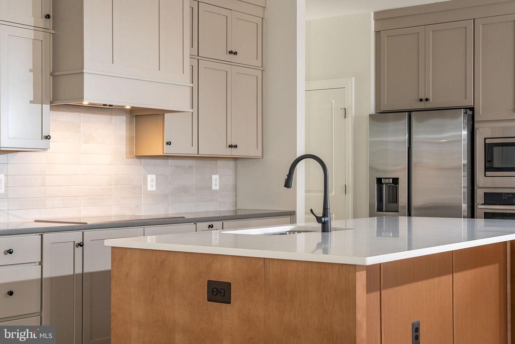 Ashburn, Virginia, 20148, United States, 3 Bedrooms Bedrooms, ,3 BathroomsBathrooms,Residential,For Sale,1977431