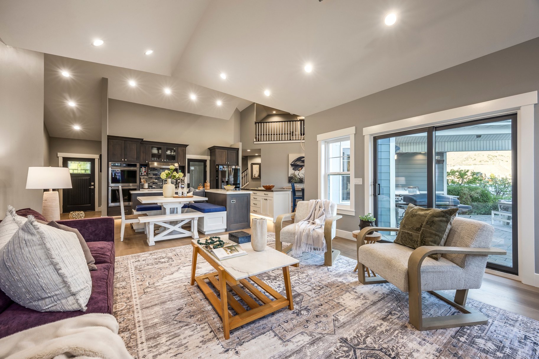  Beautiful Craftsman Rambler With Basement Apartment, Sports Pool and Pool House - 物件實景