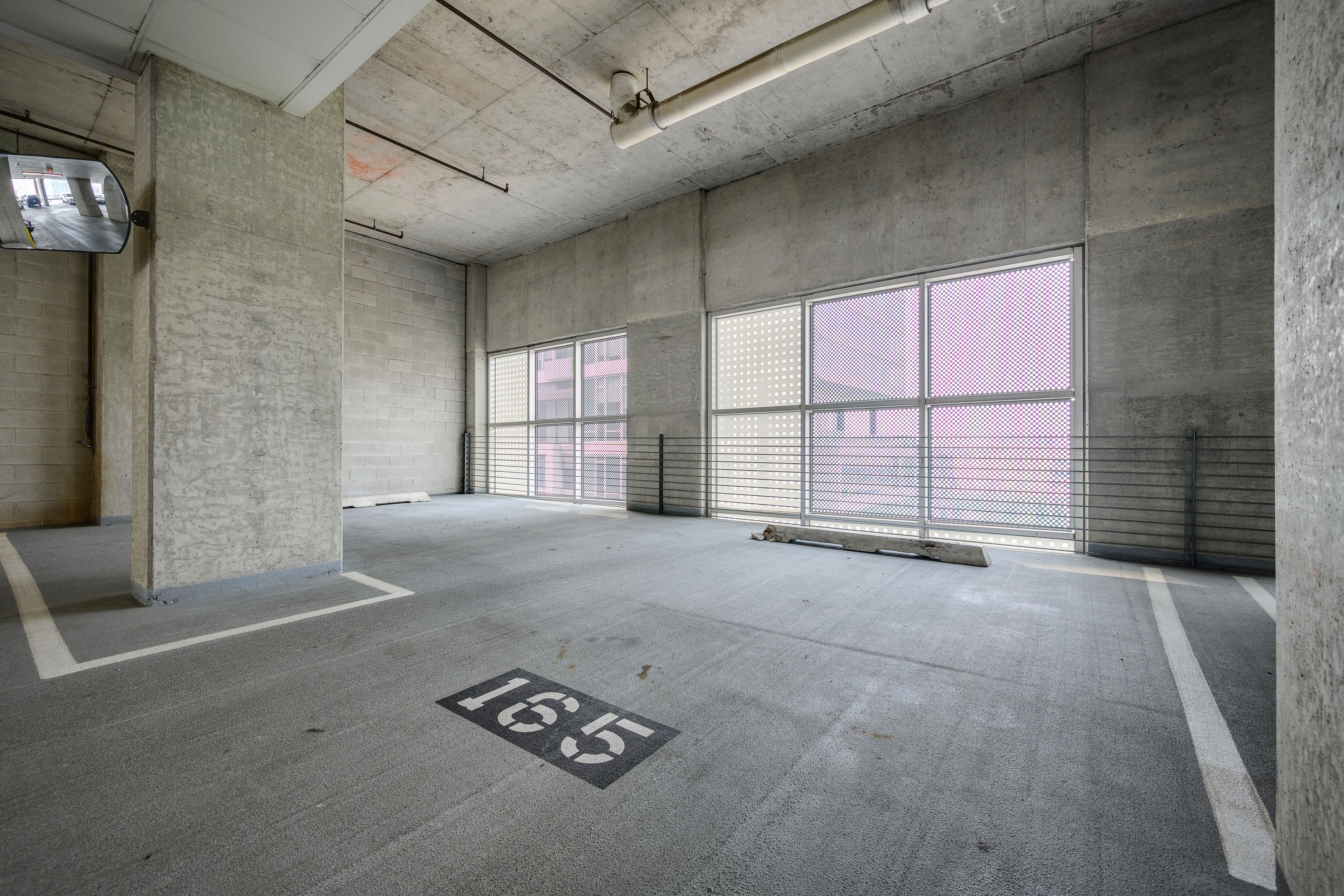  Experience Elevated City Living in This Beautifully Renovated Corner Residence - 物件實景