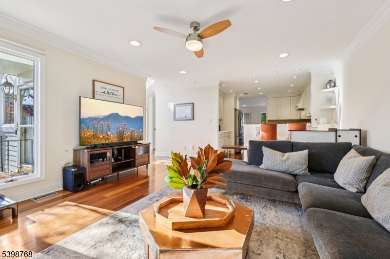 Wayne Twp., New Jersey, 07470, United States, 2 Bedrooms Bedrooms, ,3 BathroomsBathrooms,Residential,For Sale,2002003