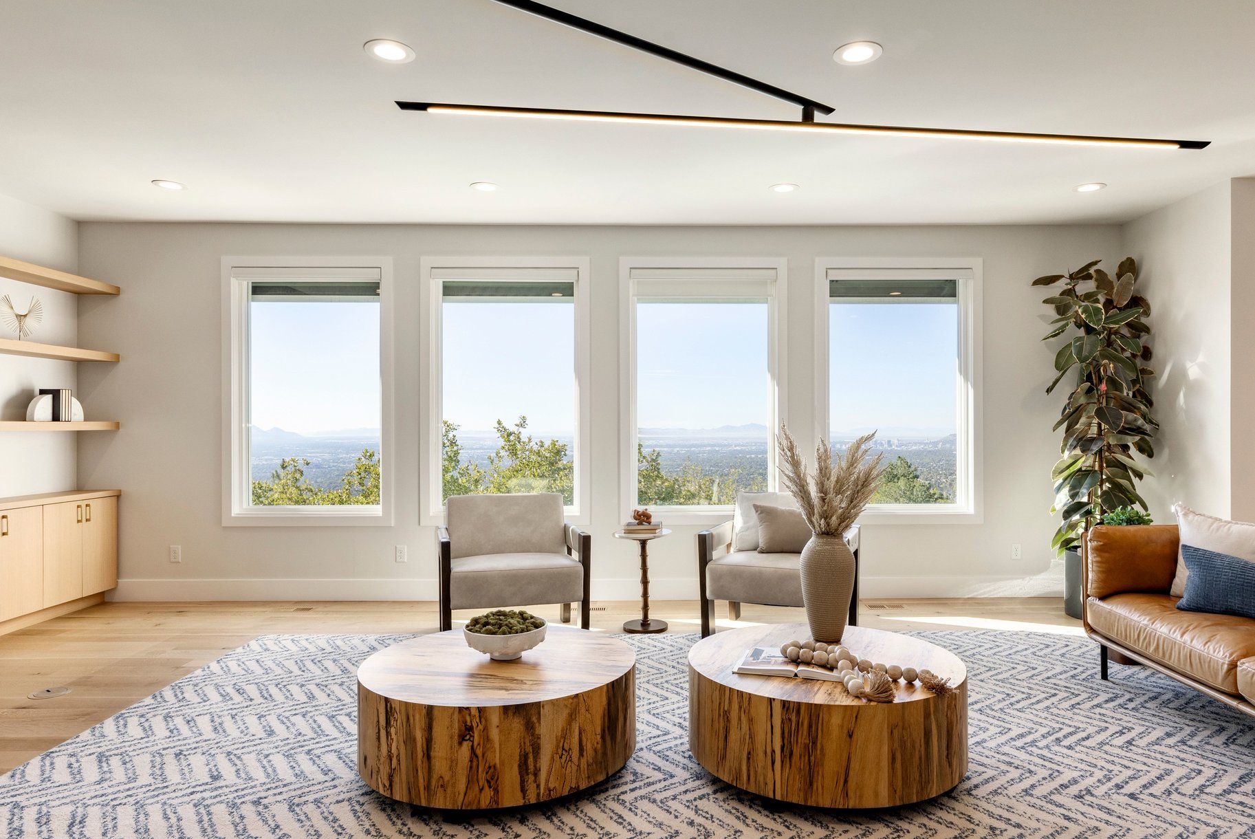  Renovated Olympus Cove Rambler with Sweeping Valley Views - 物件實景