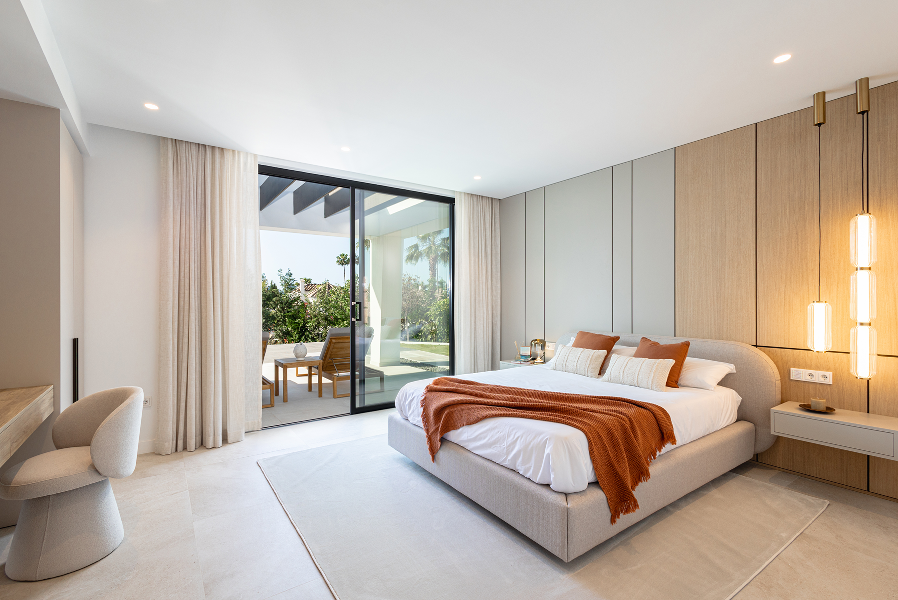  Architectural Villa in Nueva Andalucía