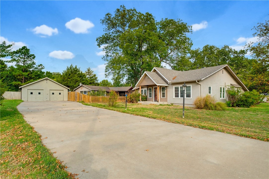 Dogwood St, Siloam Springs, AR 72761