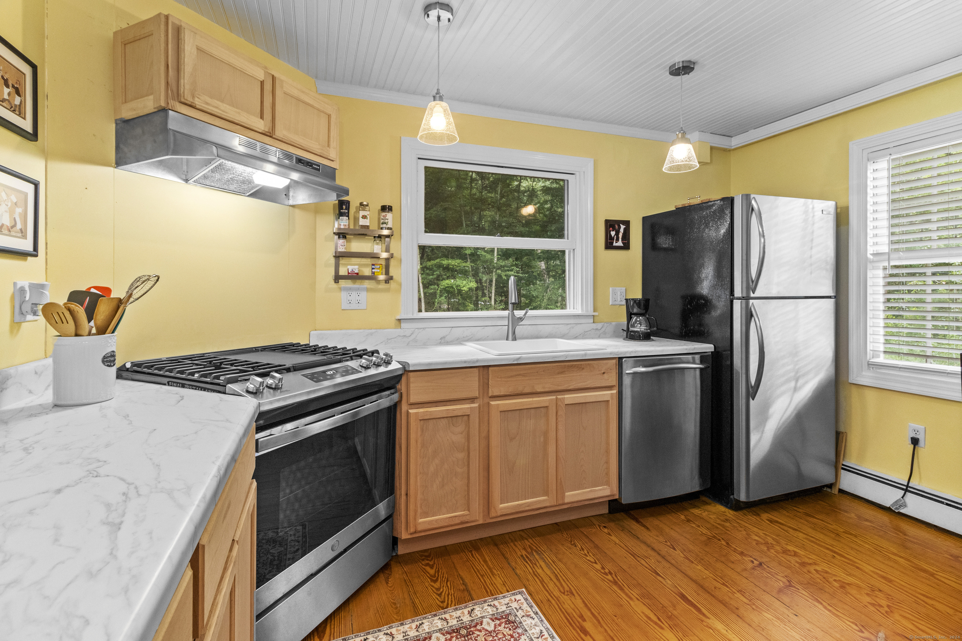 Newtown, Connecticut, 06482, United States, 3 Bedrooms Bedrooms, ,2 BathroomsBathrooms,Residential,For Sale,1828428
