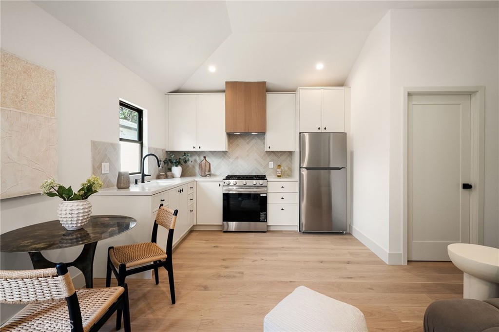 Valley Village, California, 91607, United States, 3 Bedrooms Bedrooms, ,3 BathroomsBathrooms,Residential,For Sale,2002294