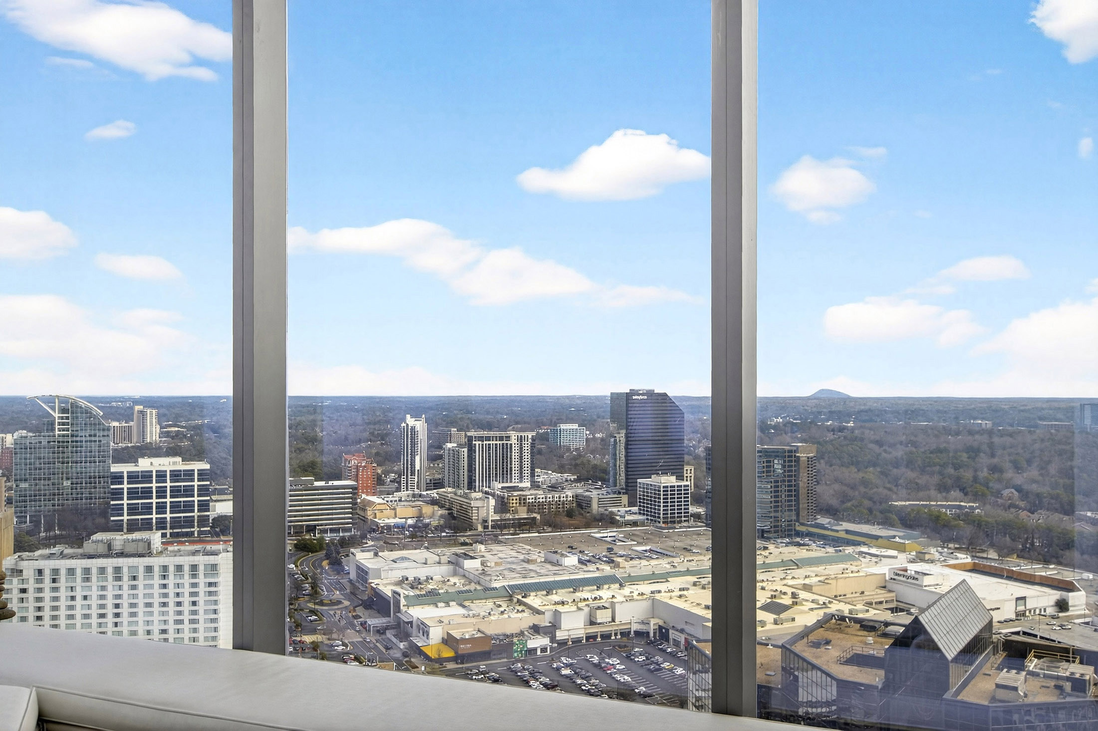  Stunning Luxury Condo, Perched on the 29th Floor - 物件實景