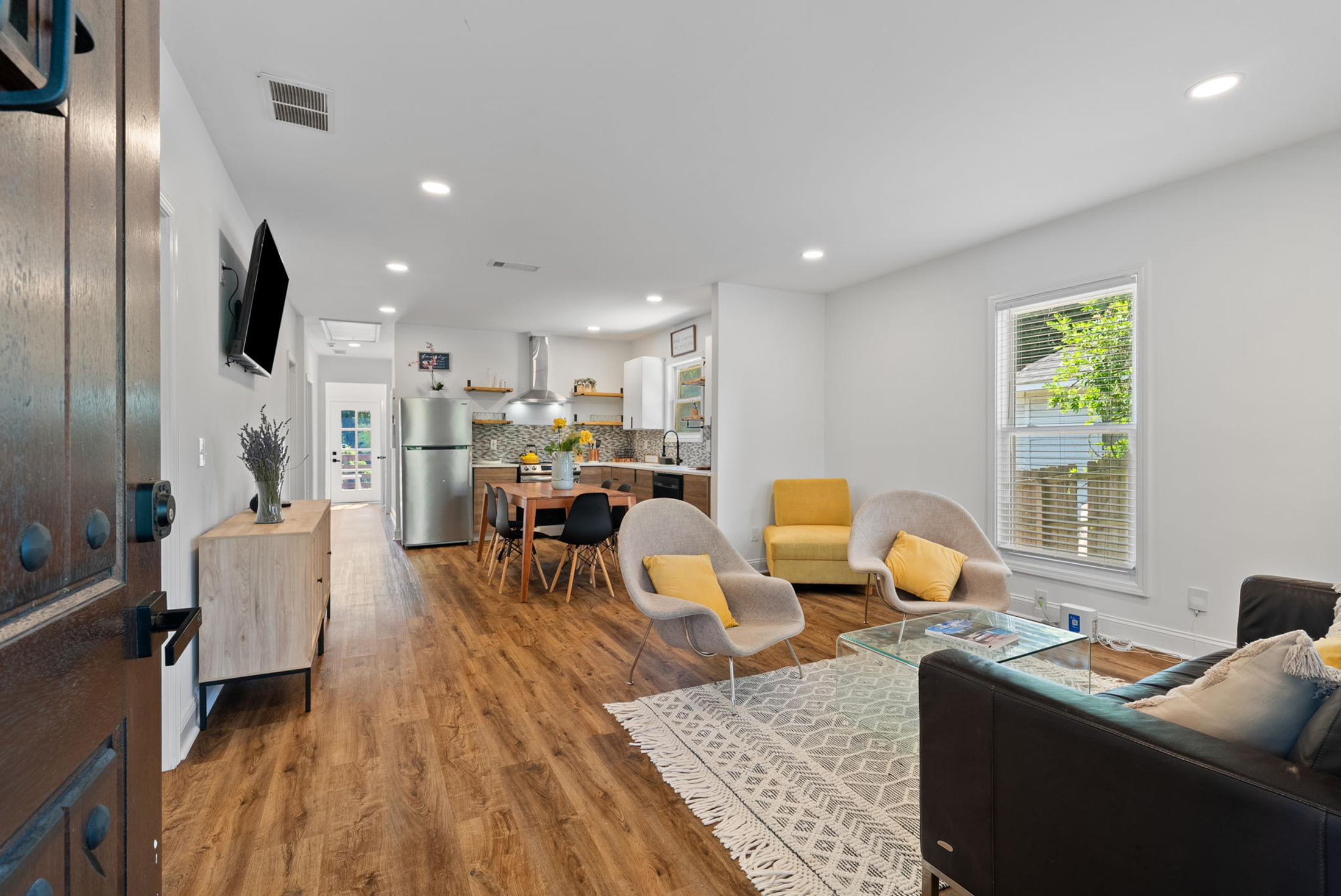  Completely Renovated and Move-In Ready Bungalow - 物件實景