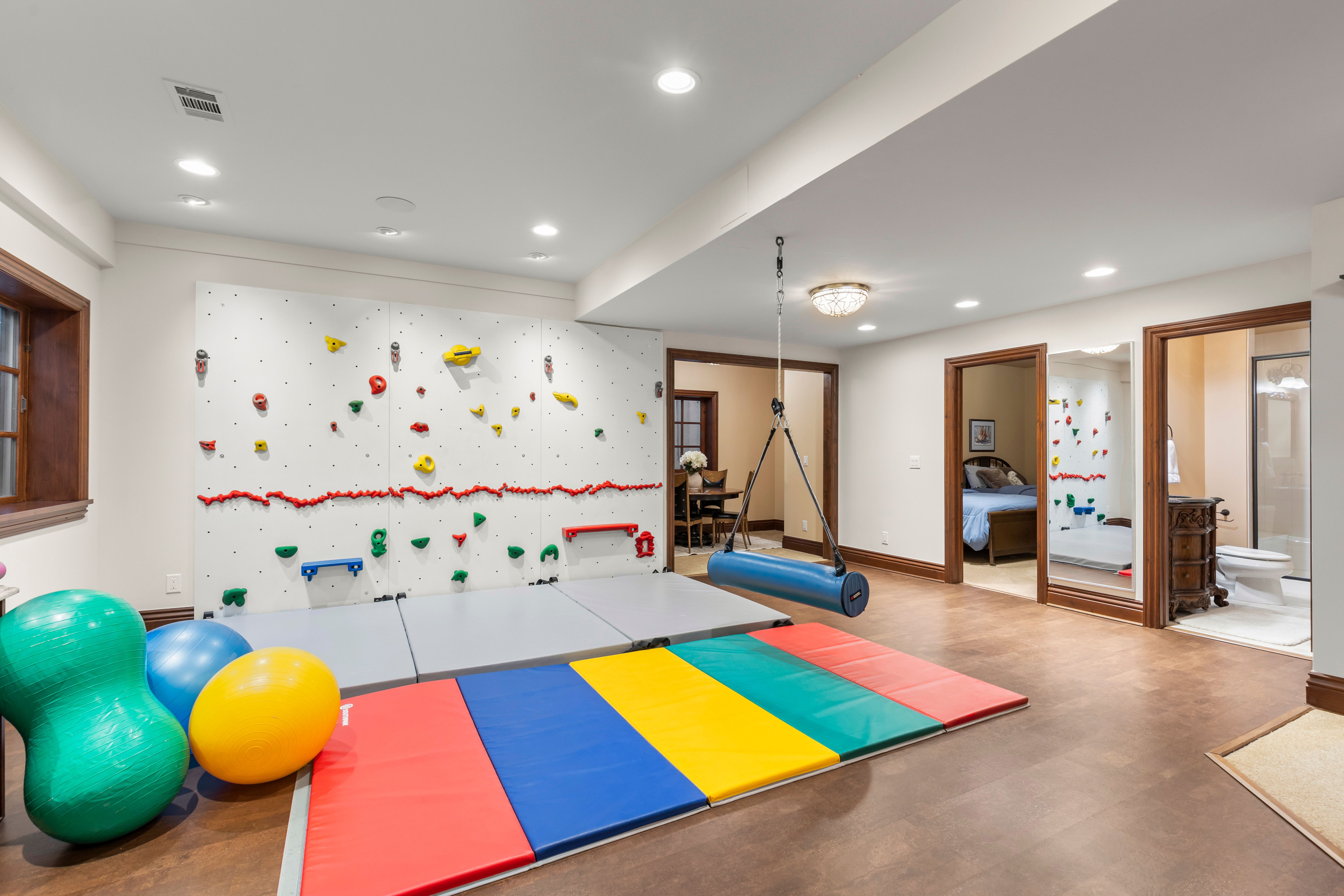  LUXURY LIVING IN LOWRY TIMELESS ENGLISH TUDOR EXPANSIVE LOT ON 6TH AVENUE PKWY - 物件實景