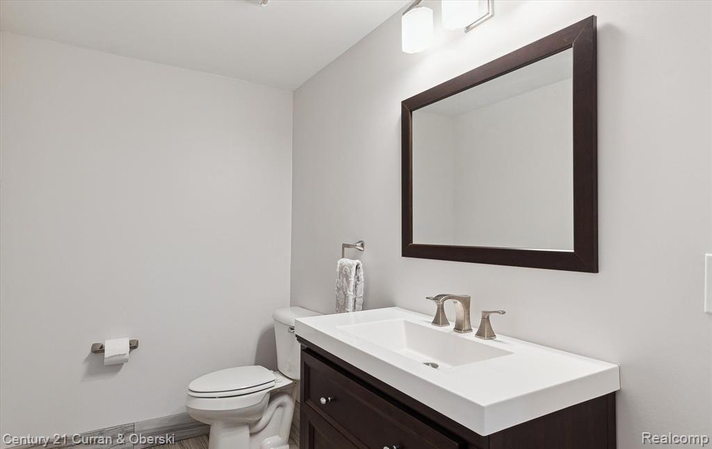 Van Buren Charter Township, Michigan, 48111, United States, 4 Bedrooms Bedrooms, ,5 BathroomsBathrooms,Residential,For Sale,2013024