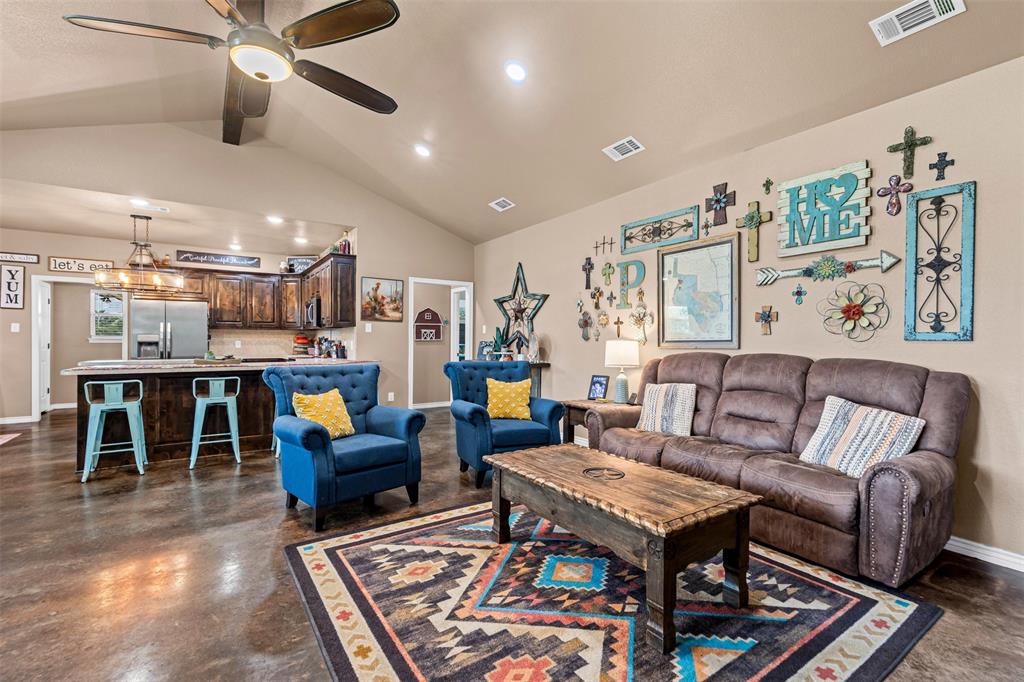 Covington, Texas, 76636, United States, 4 Bedrooms Bedrooms, ,2 BathroomsBathrooms,Residential,For Sale,1847211