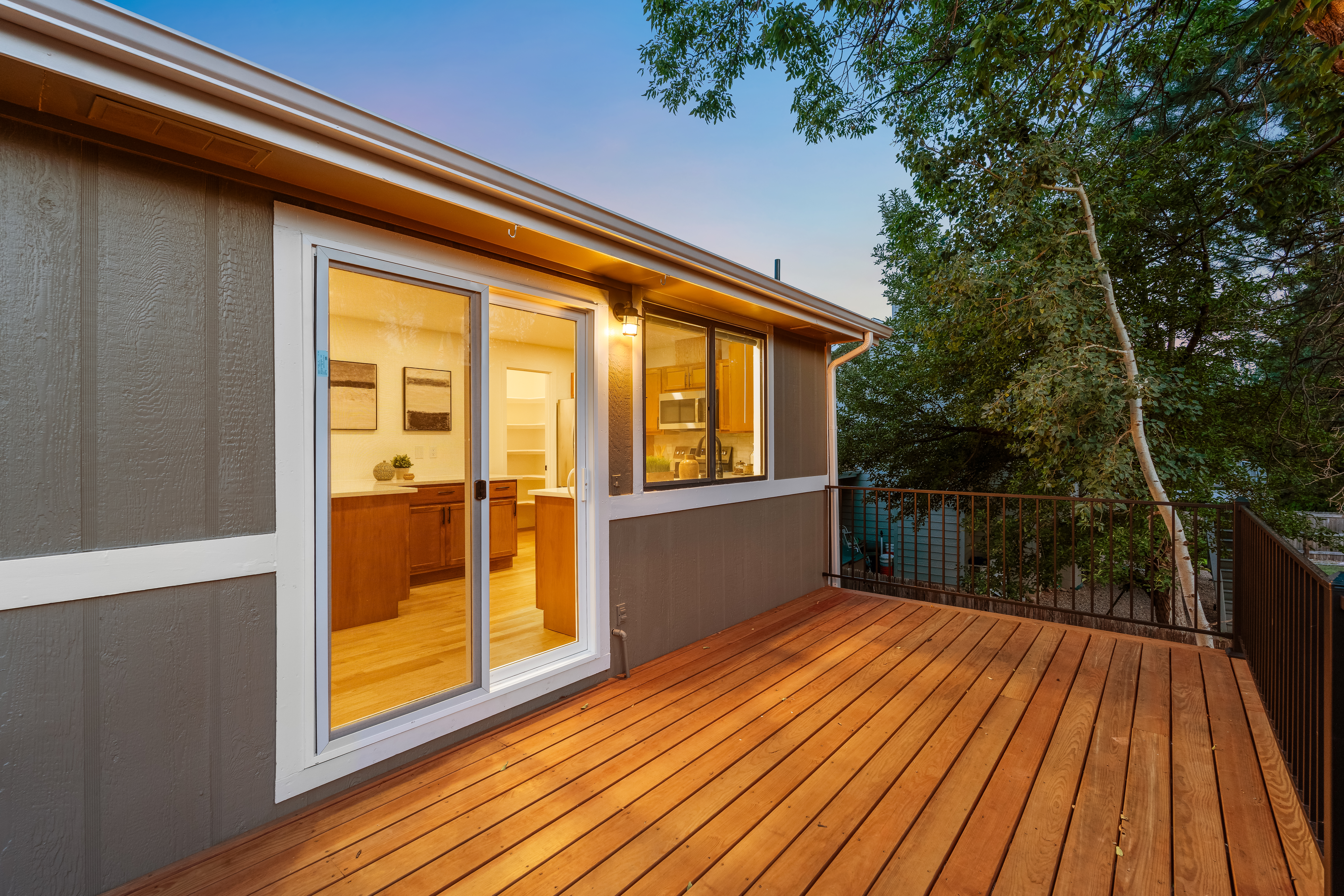  Completely reimagined, refreshed, and ready, this charming home on quiet street - 物件實景