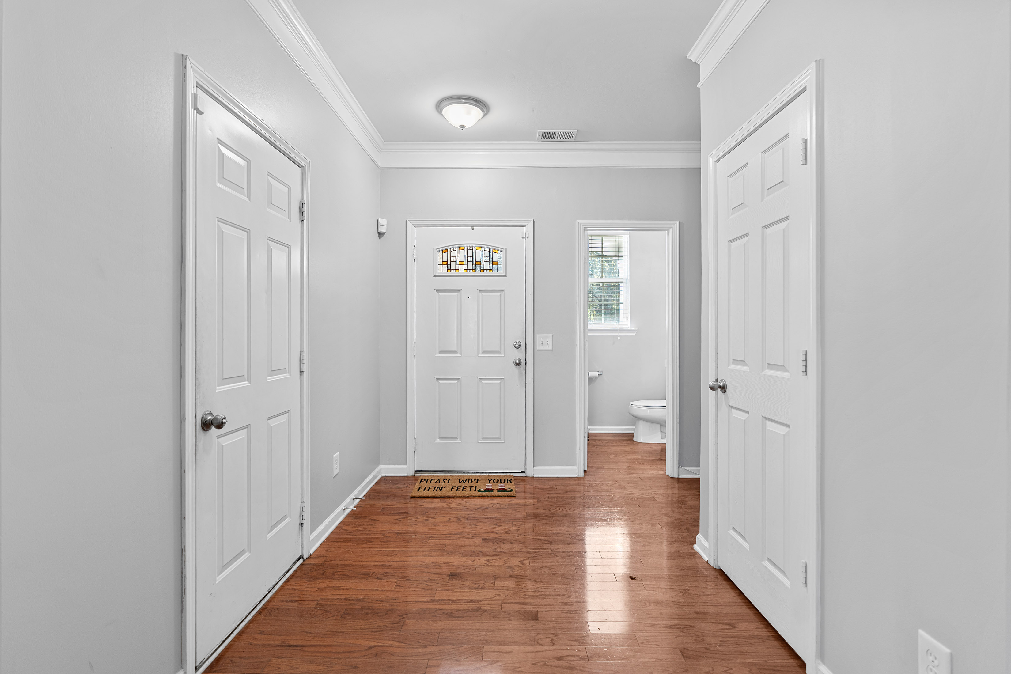  Stylish, Spacious and Ideally Located Townhome - 物件實景