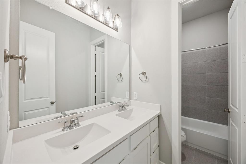 Rockwall, Texas, 75087, United States, 4 Bedrooms Bedrooms, ,4 BathroomsBathrooms,Residential,For Sale,1918235