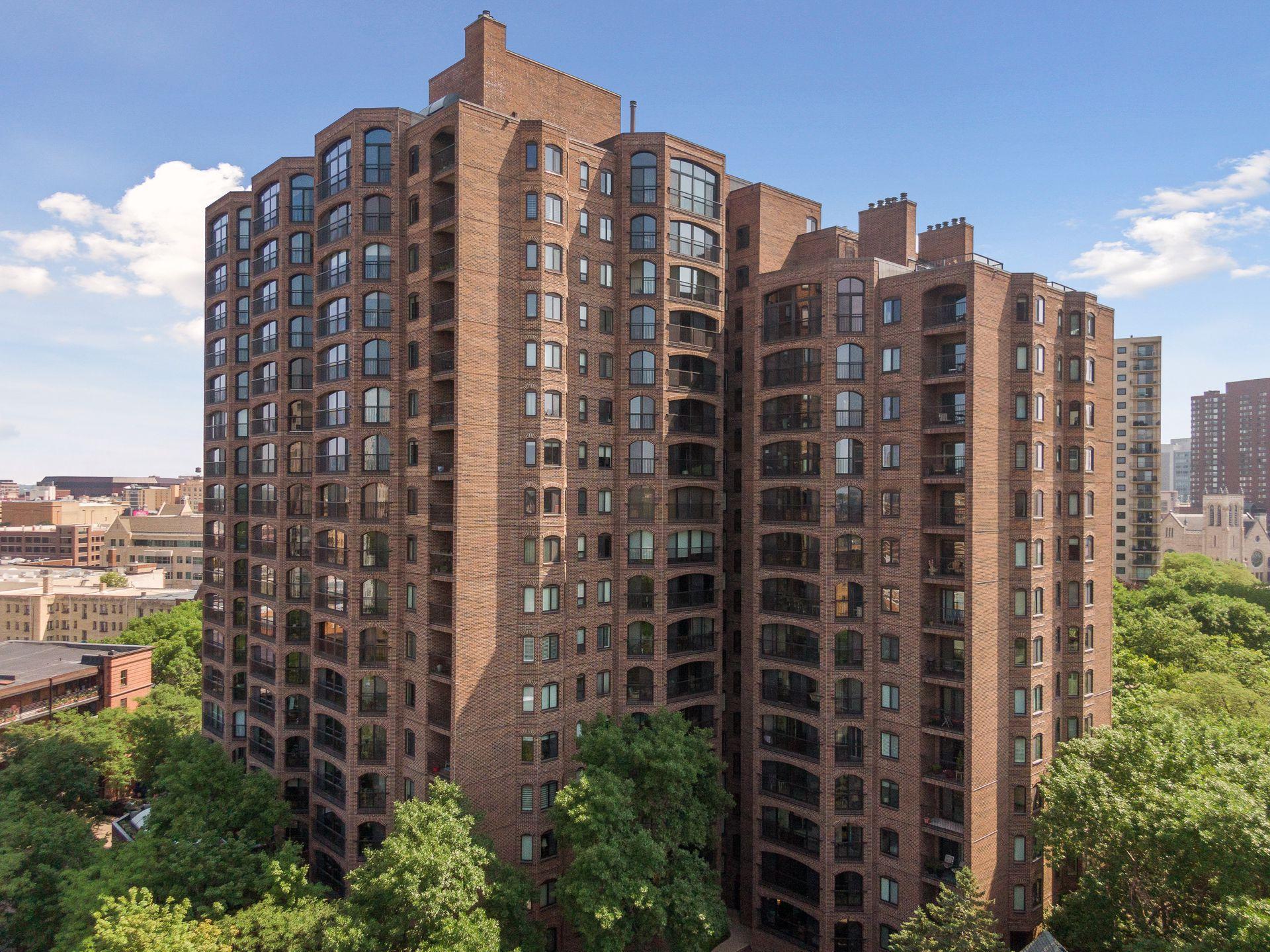 Minneapolis, Minnesota, 55403, United States, 2 Bedrooms Bedrooms, ,1 BathroomBathrooms,Residential,For Sale,1794027