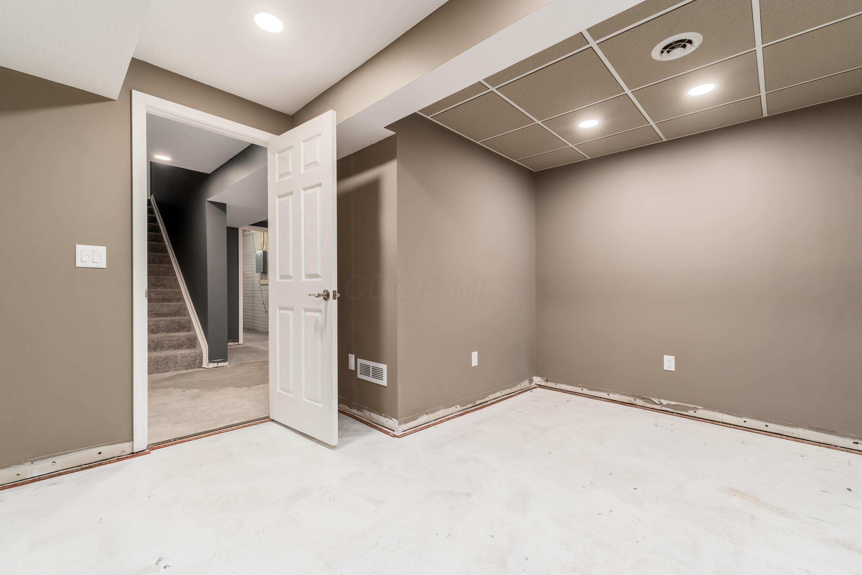 Granville, Ohio, 43023, United States, 5 Bedrooms Bedrooms, ,4 BathroomsBathrooms,Residential,For Sale,2003163