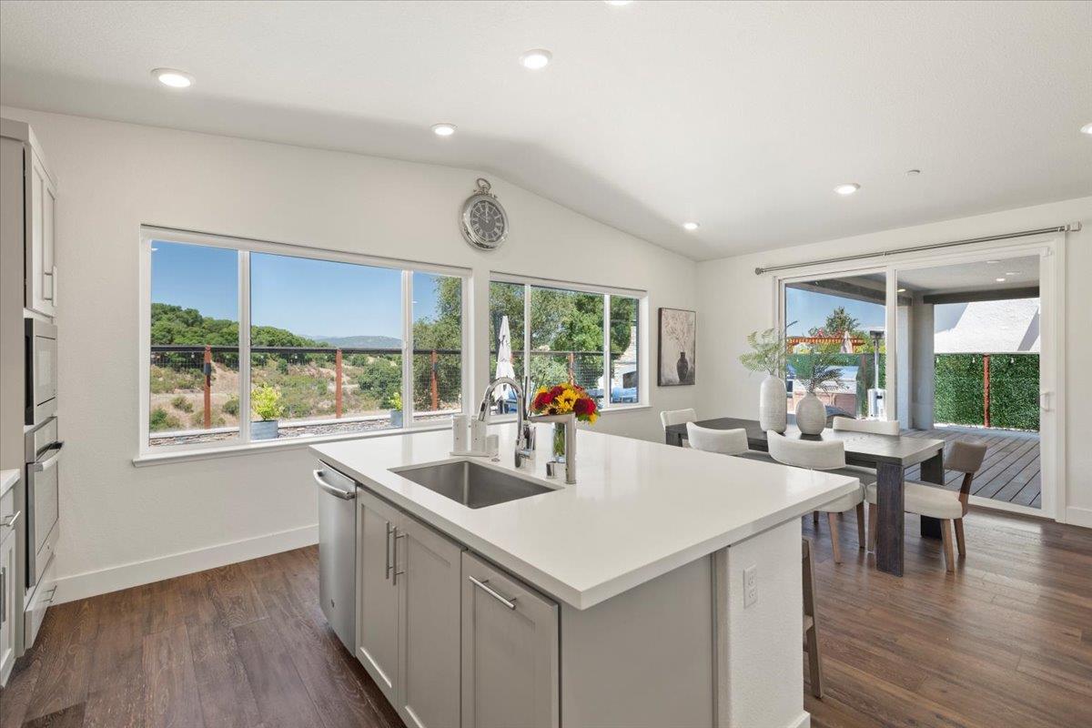 Gilroy, California, 95020, United States, 4 Bedrooms Bedrooms, ,3 BathroomsBathrooms,Residential,For Sale,1907628