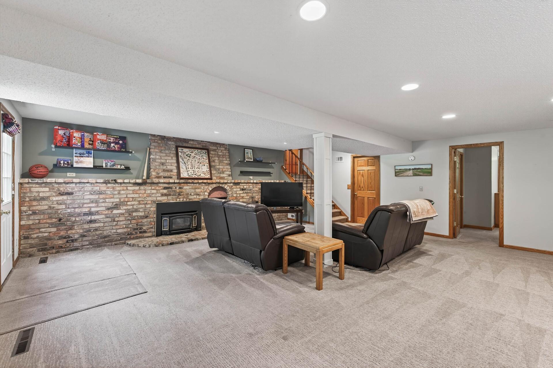 Minnetonka, Minnesota, 55345, United States, 5 Bedrooms Bedrooms, ,2 BathroomsBathrooms,Residential,For Sale,1919862