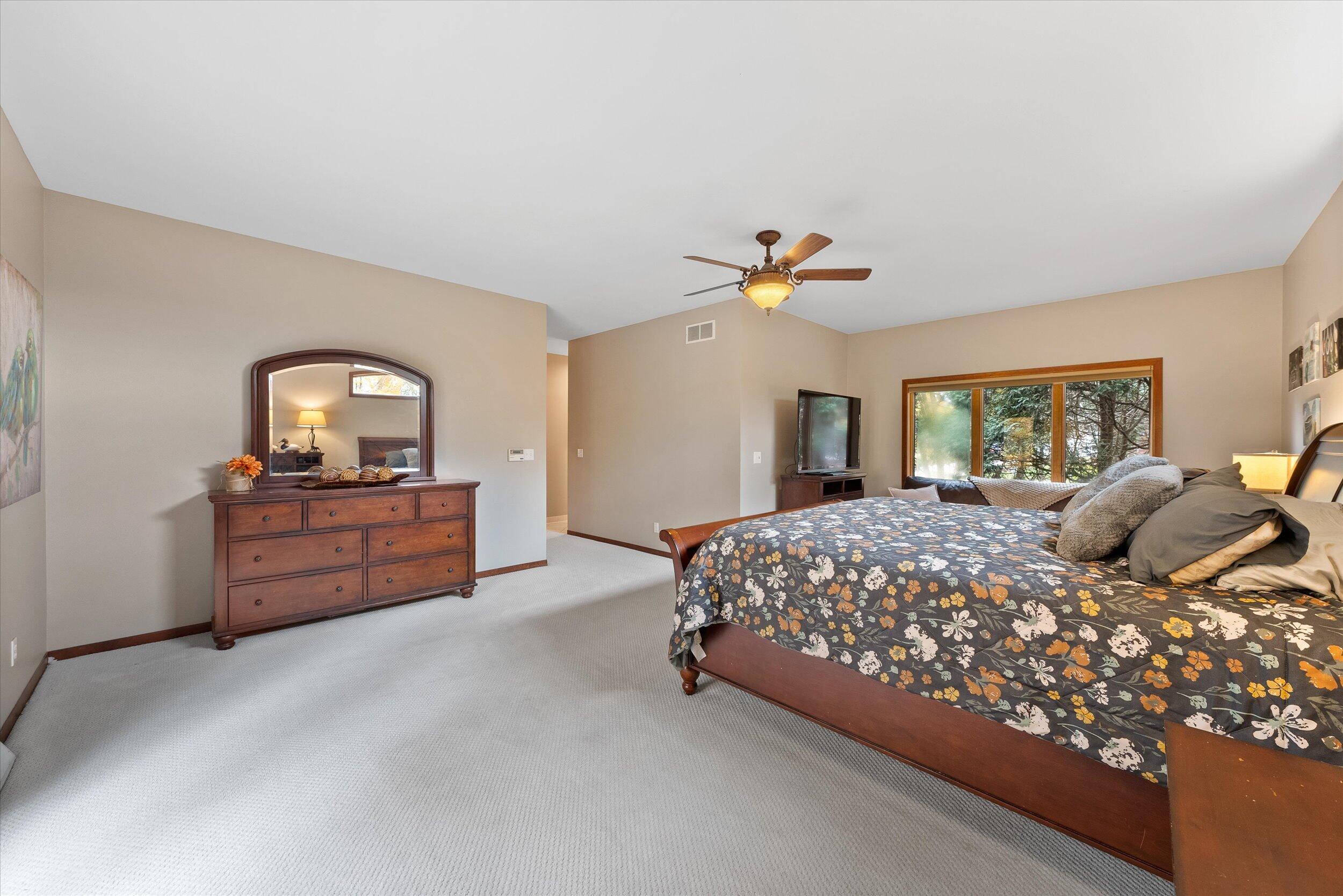 Grafton, Wisconsin, 53024, United States, 4 Bedrooms Bedrooms, ,6 BathroomsBathrooms,Residential,For Sale,1989565