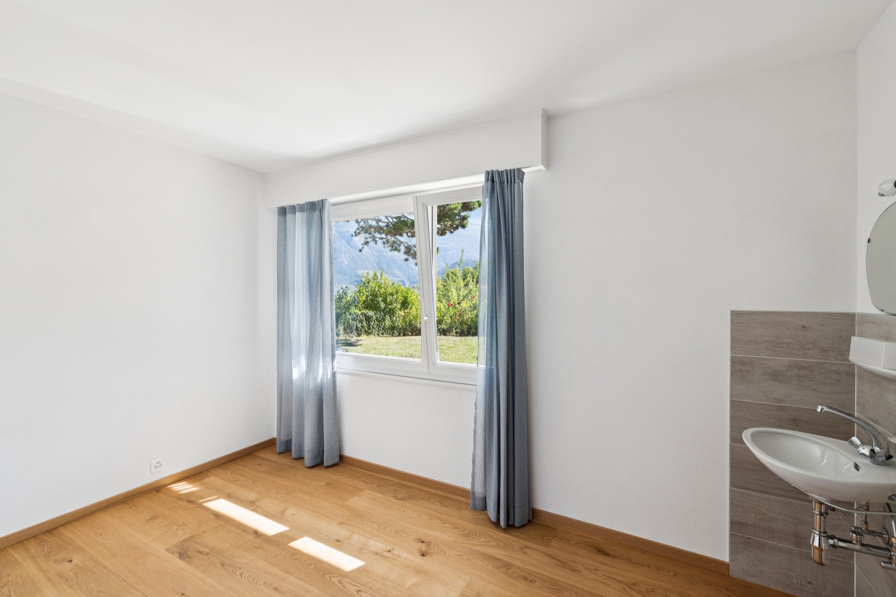 Stunning property with a view of the Château de Tourbillon - 物件實景