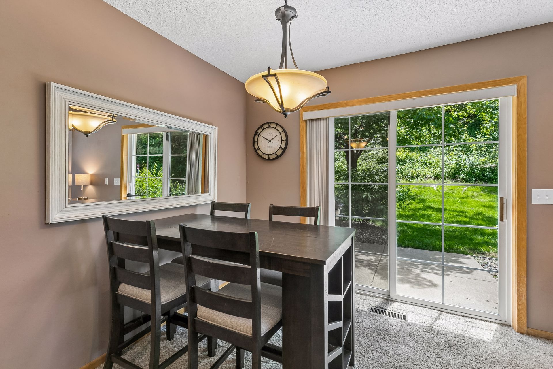  Private Woodland Townhome Near Parks and Recreation - 物件實景