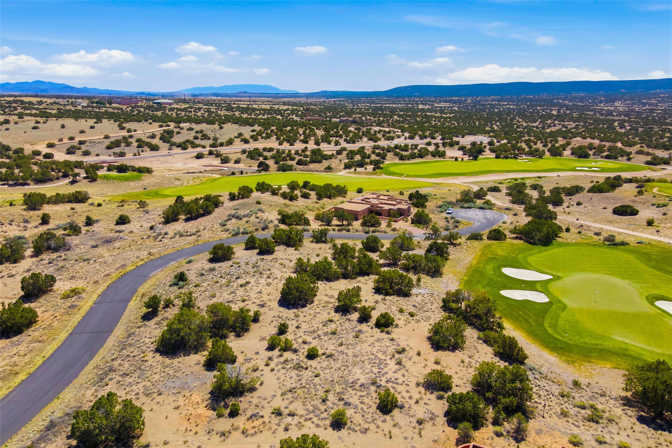  3 Plaza Velasquez Lot 44 - 物件實景