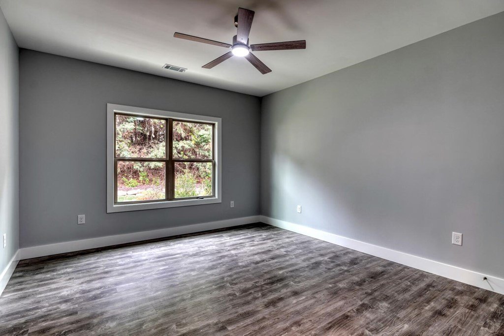 Hiawassee, Georgia, 30546, United States, 3 Bedrooms Bedrooms, ,3 BathroomsBathrooms,Residential,For Sale,1982647