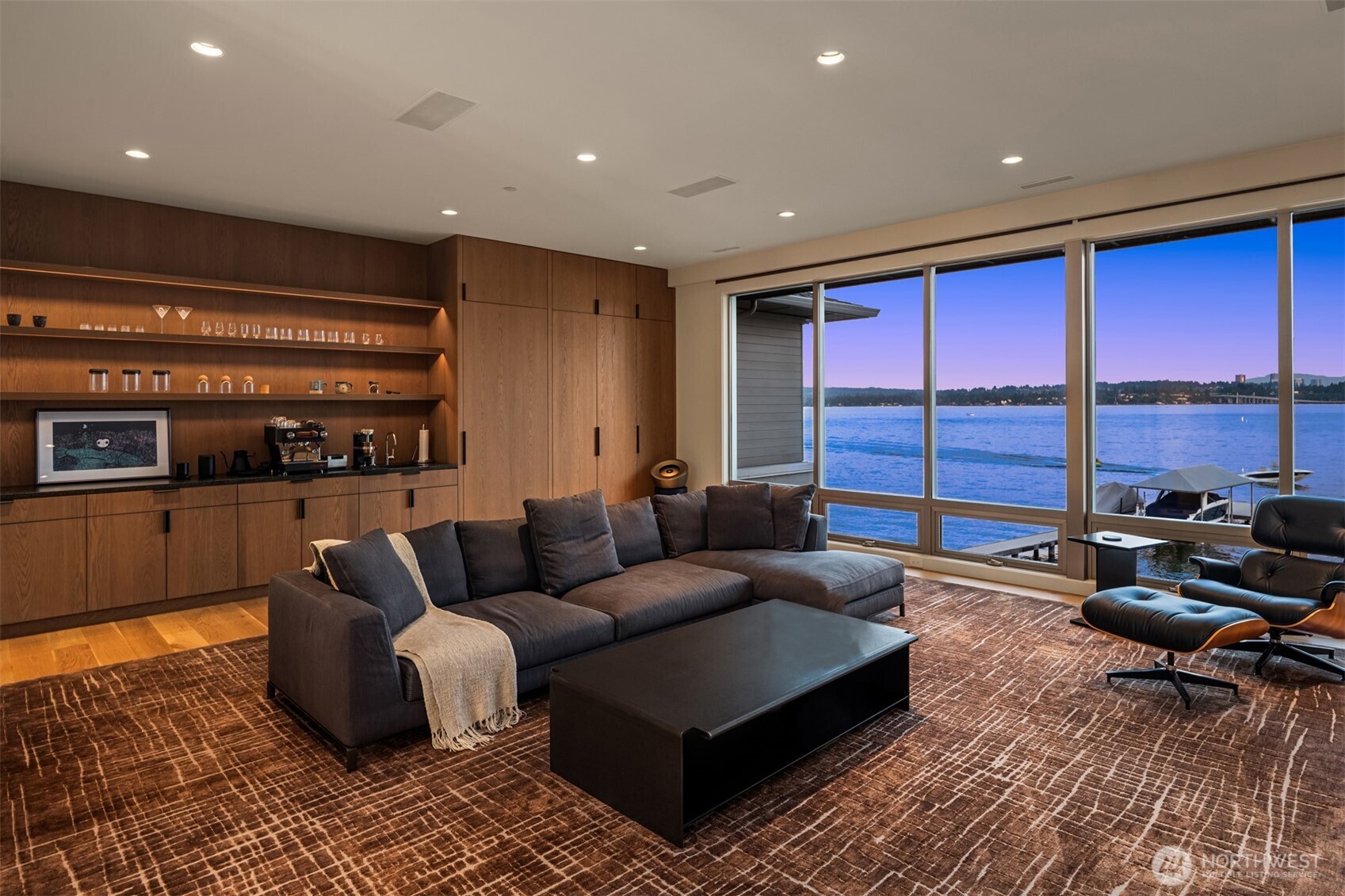 Seattle, Washington, 98105, United States, 6 Bedrooms Bedrooms, ,5 BathroomsBathrooms,Residential,For Sale,1993389