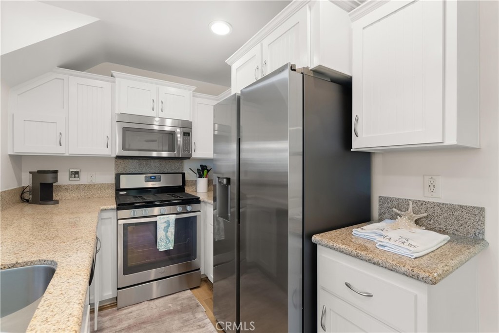 Newport Beach, California, 92663, United States, 2 Bedrooms Bedrooms, ,2 BathroomsBathrooms,Residential,For Sale,1877263