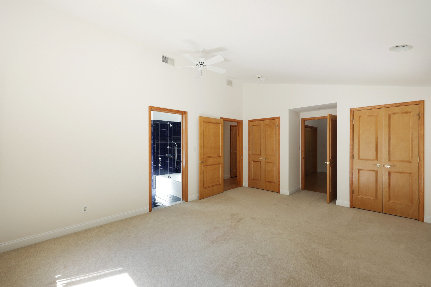  Custom Home Offers Space Versatility and Refined Comfort - 物件實景