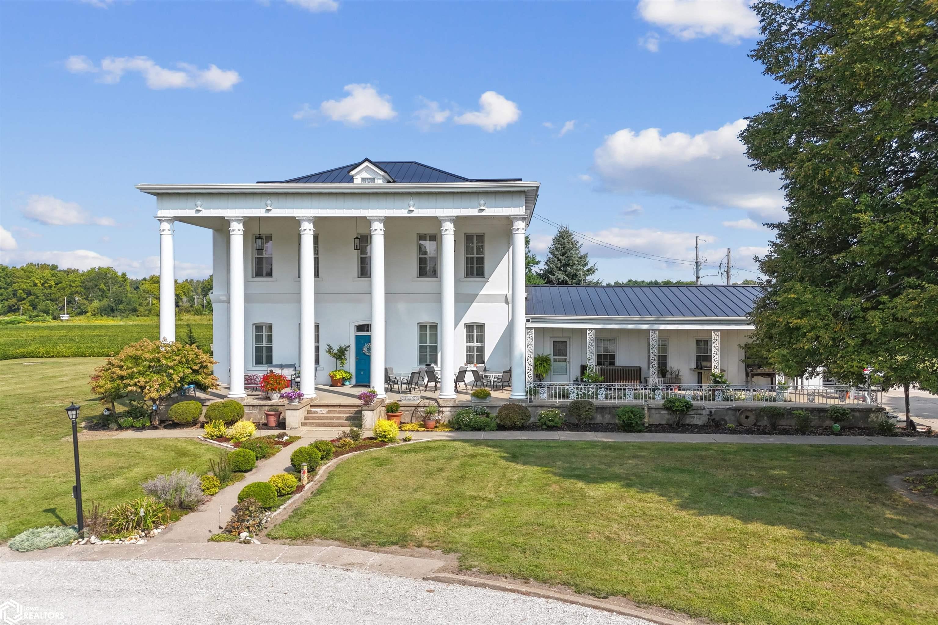 Dallas City, Illinois, 62330, United States, 8 Bedrooms Bedrooms, ,7 BathroomsBathrooms,Residential,For Sale,1980104