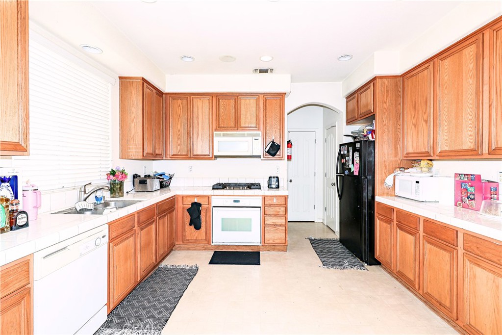 Lathrop, California, 95330, United States, 4 Bedrooms Bedrooms, ,3 BathroomsBathrooms,Residential,For Sale,1921242