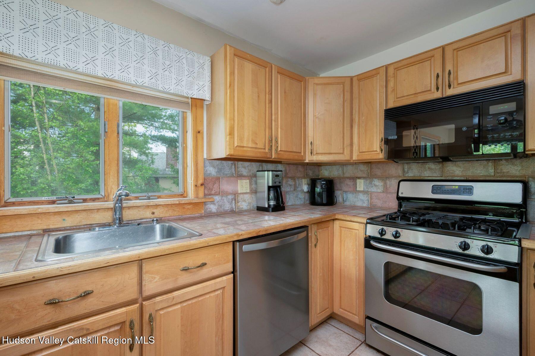Hunter, New York, 12442, United States, 7 Bedrooms Bedrooms, ,3 BathroomsBathrooms,Residential,For Sale,1856172