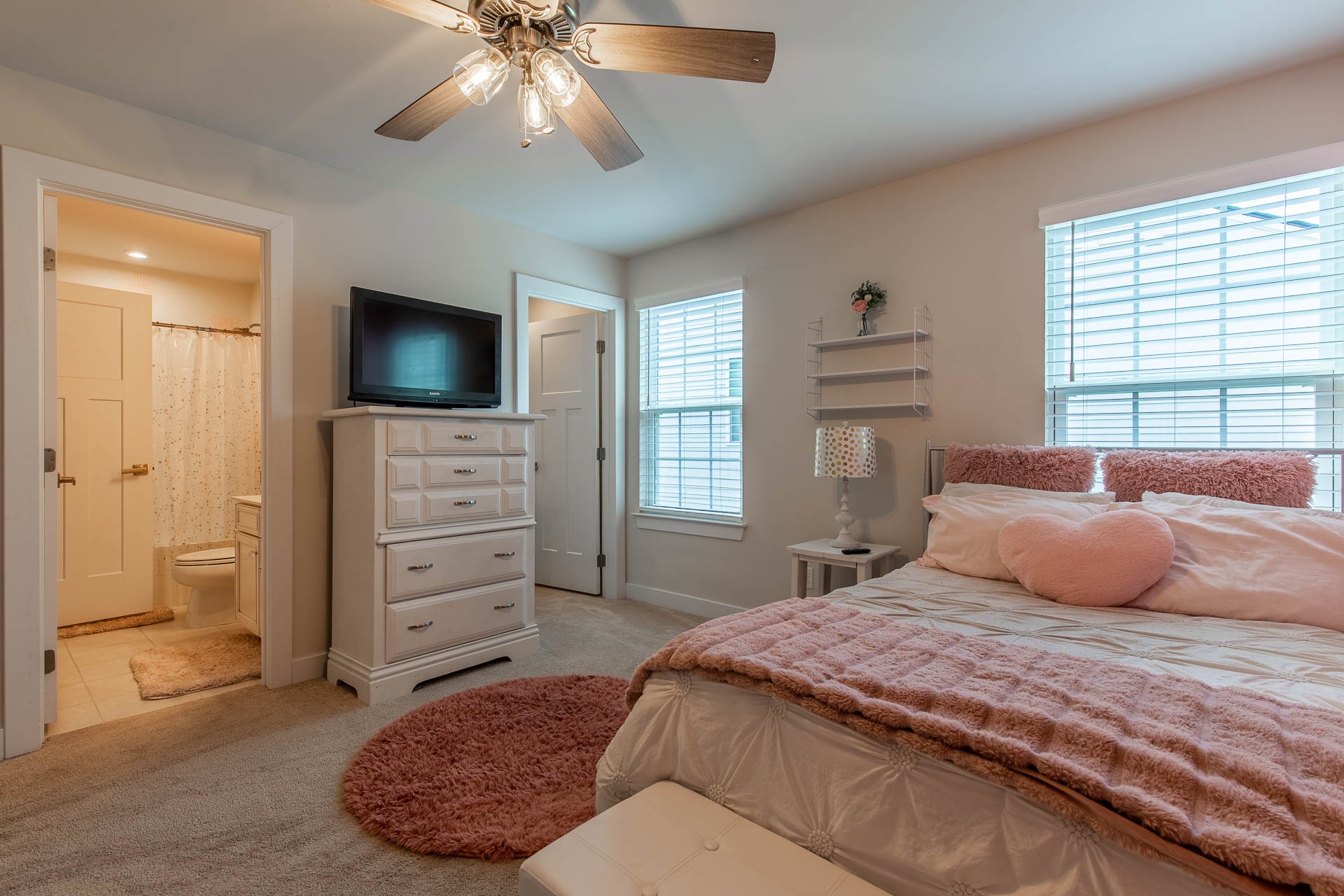 Smyrna, Tennessee, 37167, United States, 5 Bedrooms Bedrooms, ,4 BathroomsBathrooms,Residential,For Sale,1848670