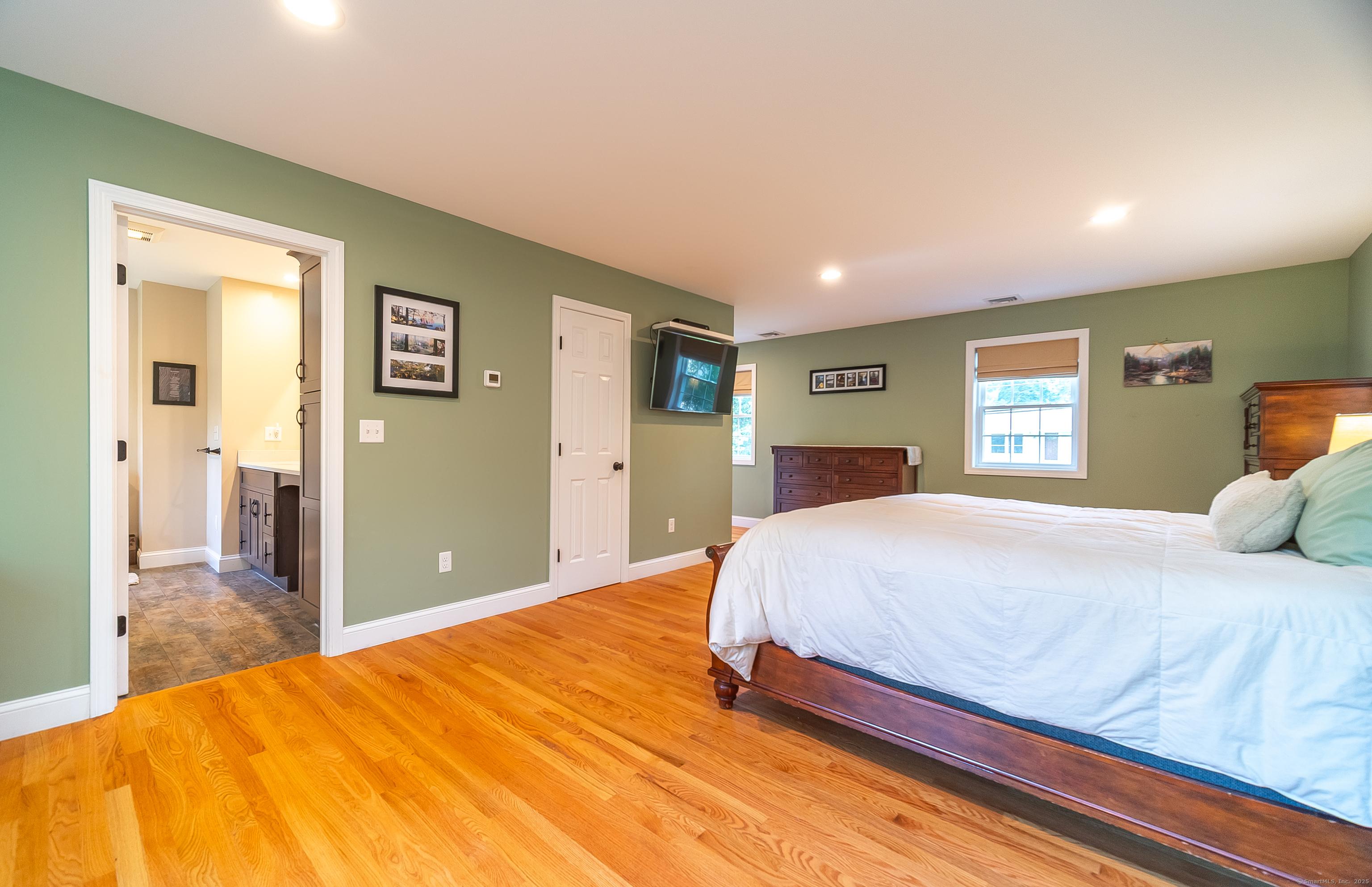 Southington, Connecticut, 06489, United States, 4 Bedrooms Bedrooms, ,4 BathroomsBathrooms,Residential,For Sale,1938423