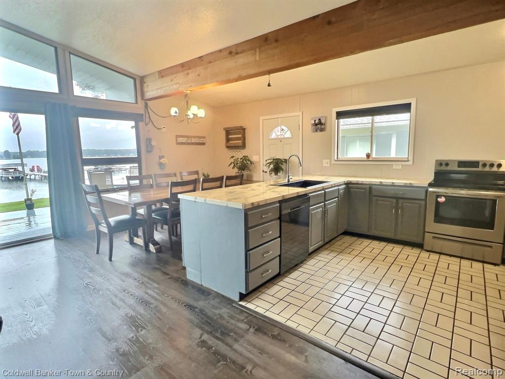 Whitmore Lake, Michigan, 48189, United States, 3 Bedrooms Bedrooms, ,2 BathroomsBathrooms,Residential,For Sale,1925473