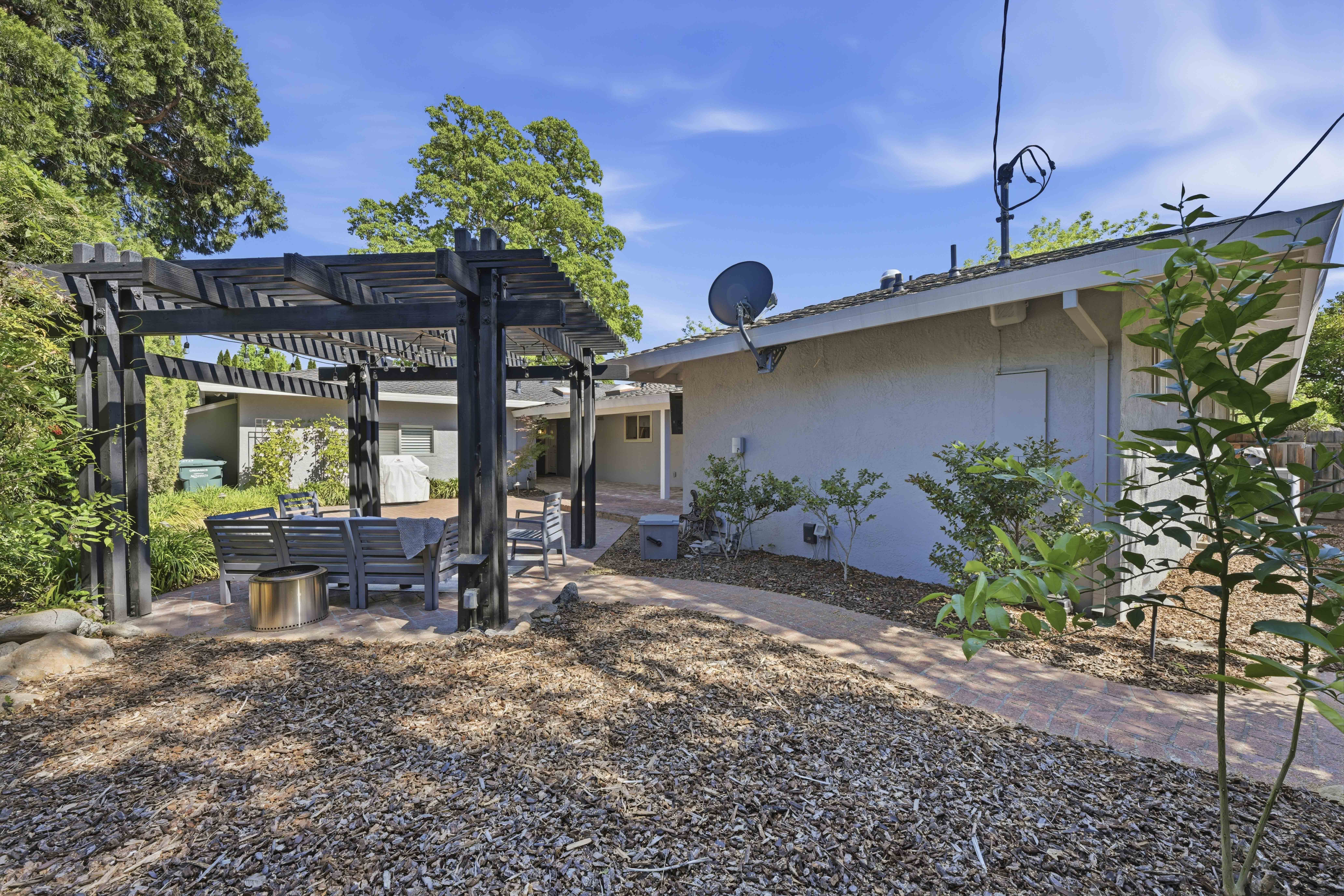  2929 Latham Drive, Sacramento, CA 95864 - 物件實景