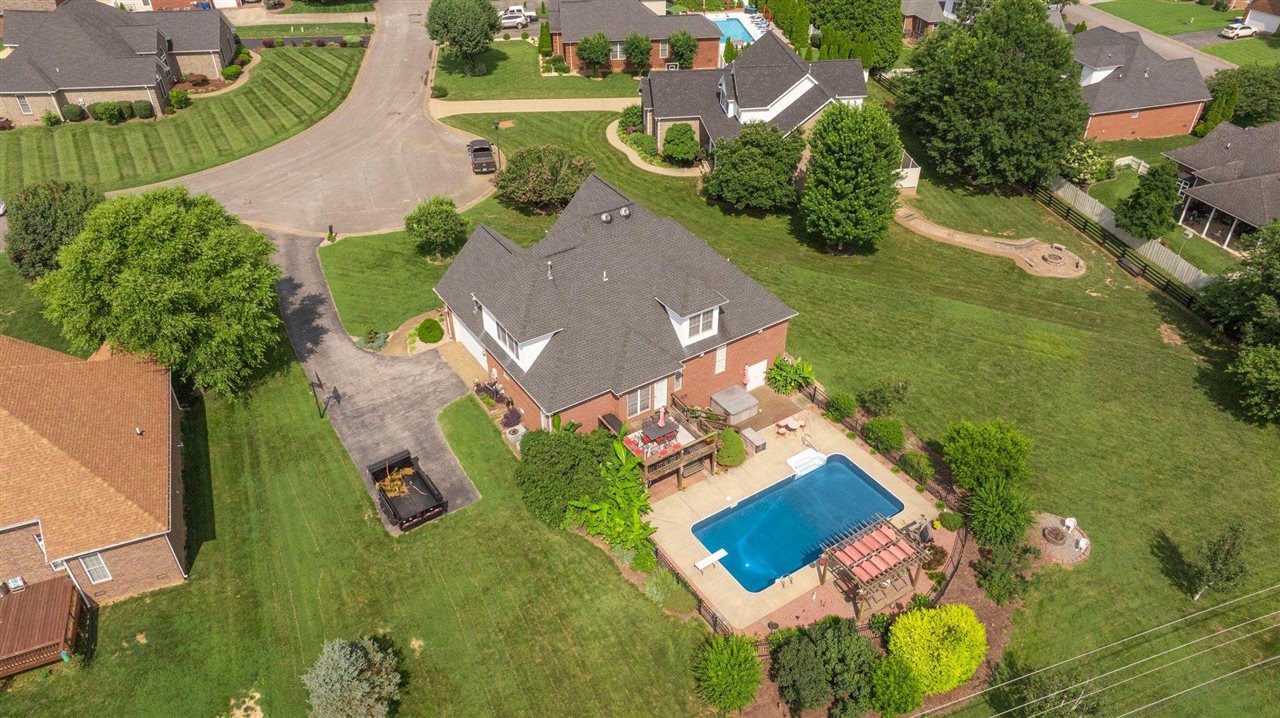 Bowling Green, Kentucky, 42104, United States, 6 Bedrooms Bedrooms, ,4 BathroomsBathrooms,Residential,For Sale,1882789