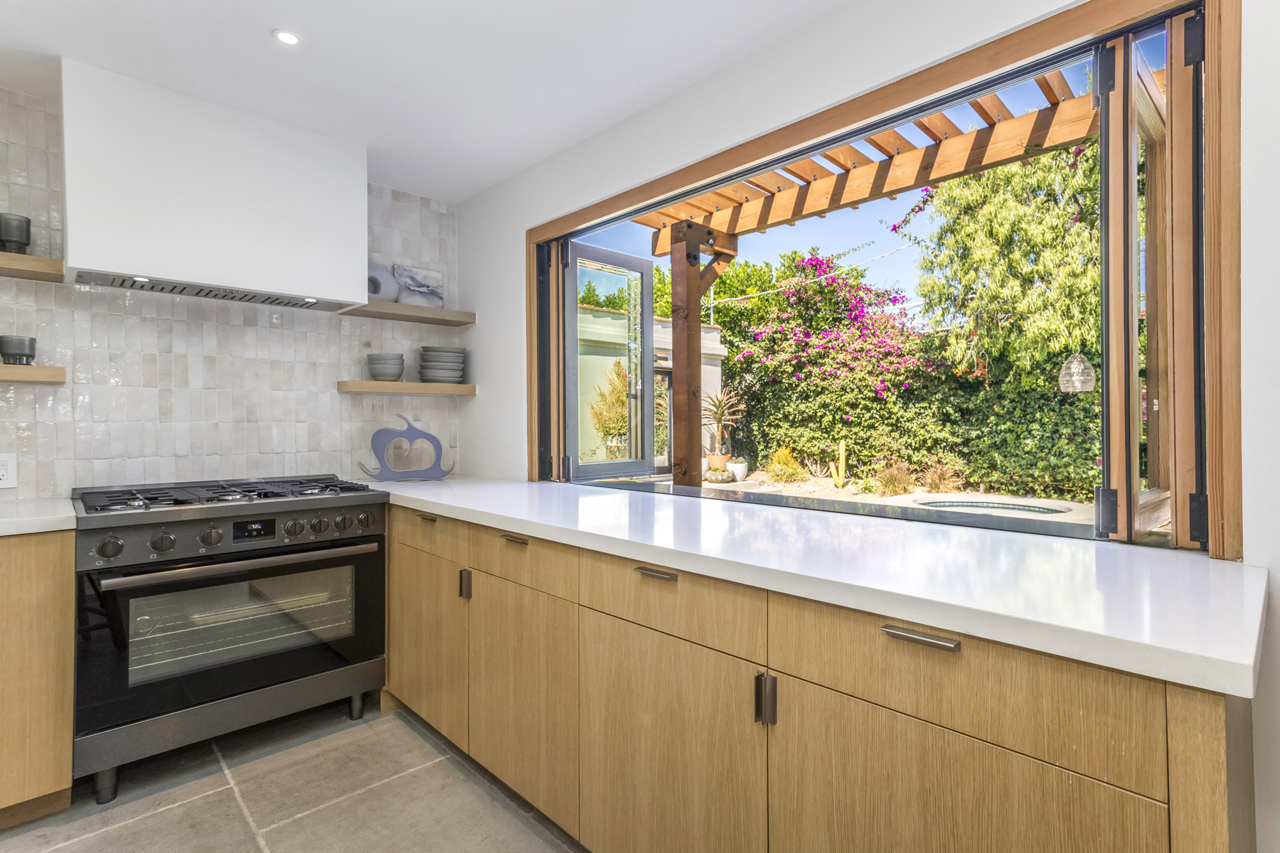  742 N June St - 物件實景